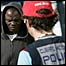 Guarda costeira espanhola recebe imigrantes ilegais em Tenerife, nas ilhas Canárias (arquivo)