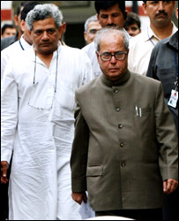 सीताराम येचुरी और प्रवण मुखर्जी