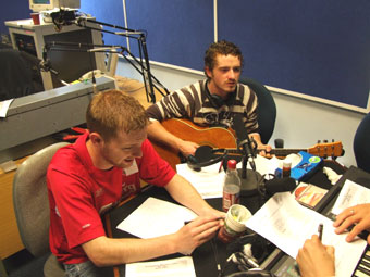 Frizbee yn Ystafell Werdd C2