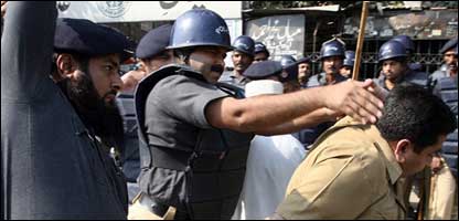 پیپلز پارٹی کے کارکن کی پٹائی