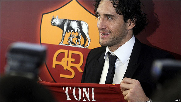 Luca Toni arrives at Roma