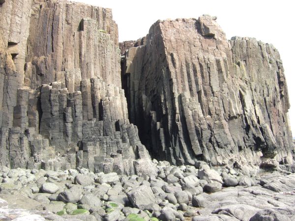 A closer in view of the columns