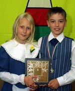 Madlen Dewi a William Lanchbury o Ysgol Pontardawe - cyntaf, dawns werin.