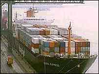 navio descarrega em porto