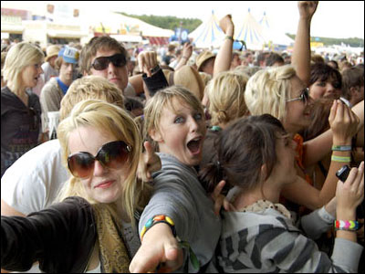 Crowd at the unsigned stage