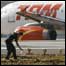 Avião da TAM no aeroporto de Congonhas