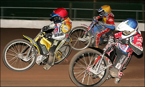 Joel Parsons, Paul Fry, Simon Walker (Hywel Lloyd)