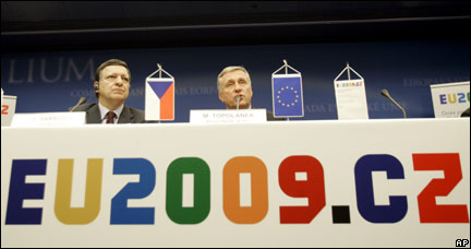 European Commission President Jose Manuel Barroso, left, listens as Czech Prime Minister Mirek Topolanek speaks during a media conference after an EU summit in Brussels, Sunday March 1, 2009. (AP Photo/Virginia Mayo)