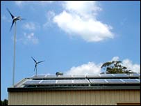 توربین های بادی و پانل های خورشیدی