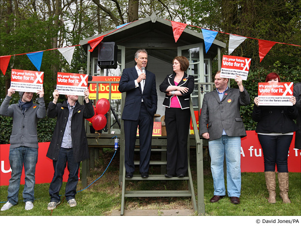 Tony Blair campaigns with Jacqui Smith in Redditch