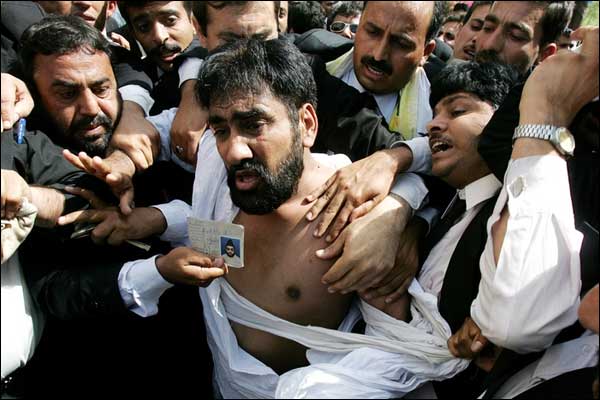 جسٹس افتخار کیس: احتجاج جاری