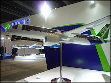 在香港亚洲国际航空展上展示的中国商飞C919客机模型（8/3/2011）