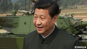 习近平在广州军区某训练场视察（新华社图片10/12/2012）