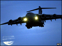 Guantanamo Üssü'nden dönen askeri uçak