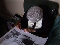 Millvina Dean signs an autograph