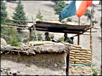 قبائلی علاقوں میں فوج (فائل فوٹو)