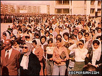 شرکت کنندگان مراسم تشیع جنازه میر اکبر خیبر (حمل ۱۳۵۷)