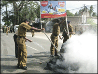 Police on streets- pix by Wasantha Chandrapala