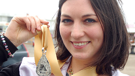 Manon - enillydd y llynedd