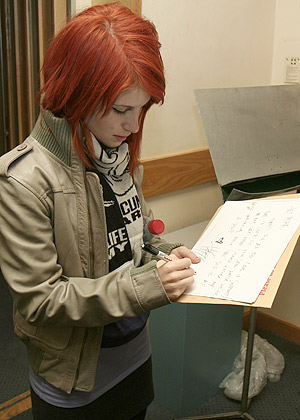 Hayley from Paramore writing Mike Bailey a message