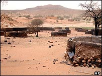 Vilarejo incendiado em Darfur
