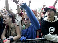 Návštěvníci hip hop koncertu