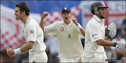 James Anderson dismisses Ross Taylor