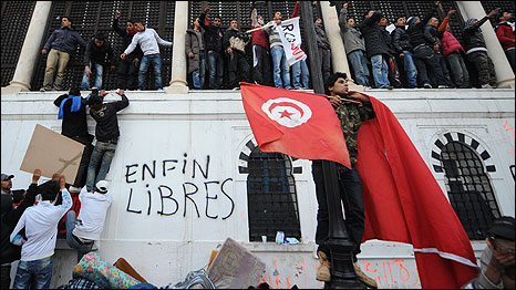 Tunisian protesters shout slogans near the office of the Tunisian Prime Minister, January 2011. Photo: Fethi Belaid/AFP/Getty Images
