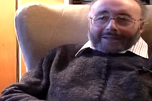 An insightful testimony by Jewish artist Karel Lek who fled Antwerp during WWII and moved with his parents as refugees to North Wales.