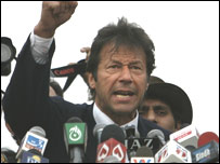 آل پاکستان ڈیموکرٹیک موومنٹ کے رہنماء عمران خان