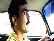 بزرگمهر در نمایی از فیلم"عارف به توان دو"