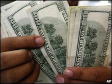 Giới phân tích cho rằng đôla đang ngày càng là vấn đề cho Hoa Kỳ