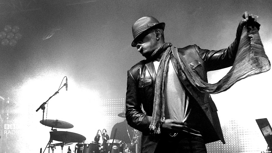 Neyo on the main stage