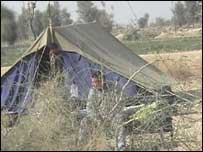 دھماکے میں تین فوجی شدید زخمی بھی ہوئے 