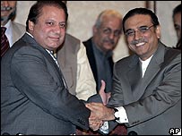 آصف علی زرداری و نواز شریف در انتخابات عمومی پاکستان در ماه فوریه برنده شدند