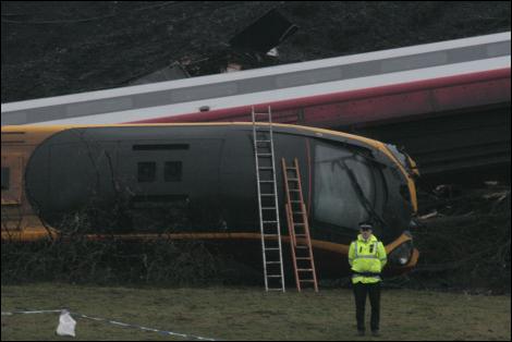 Images of the crashed 17:15 train from Euston.