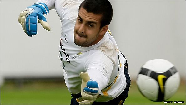 Adam Federici trains with the Australian team