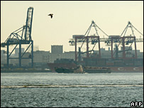 اس وقت یہ بندگاہیں برطانوی کمپنی کے زیرِ انتظام ہیں