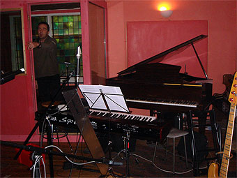 Stiwdio Bryn Derwen Bethesda, lle mae Bryn Fon yn recordio'i albym newydd