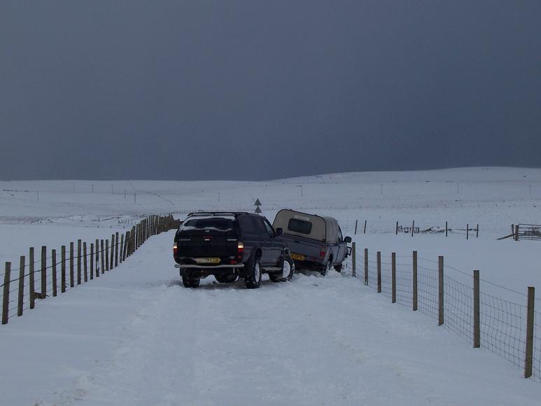 On the road to Muness. It didnt work, but a tractor did the trick tho!