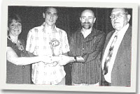 Cyflwyno'r Tlws Ieuenctid