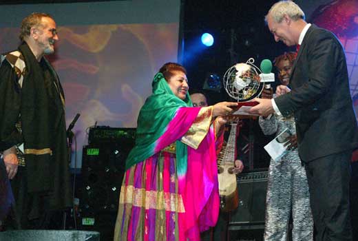 Ustad Mahwash receives award