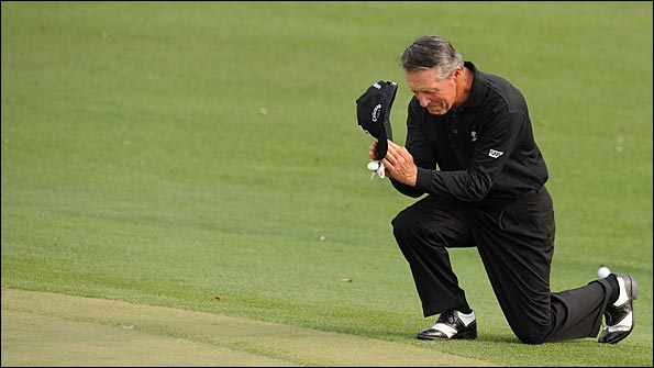 Player gets emotional on the 18th hole