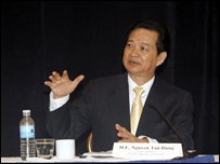 Ông Nguyễn Tấn Dũng tại một cuộc hội thảo về thương mại Mỹ - Việt