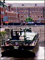 Tirley Hull entering Docks