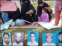 گمشدہ افراد کی تصاویرفائل فوٹو