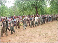 ماؤ نواز طاقت کا مظاہرہ کرتے ہوئے