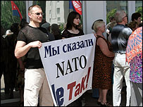 Протести проти НАТО в Криму