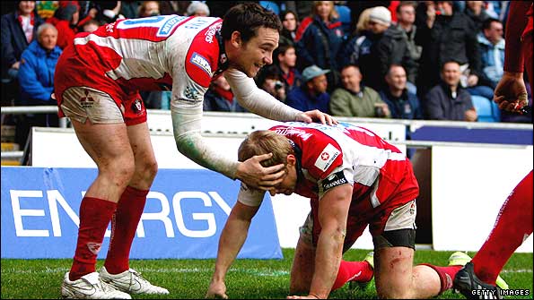 Ryan Lamb congratulates Iain Balshaw on his match-clincing late try against Ospreys .jpg