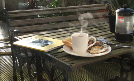 The Spring pre-surf brekkie - hot coffee, fry-up and good readin al-fresco. The year has turned and the weather can be faced without pneumonia. Bliss. M07